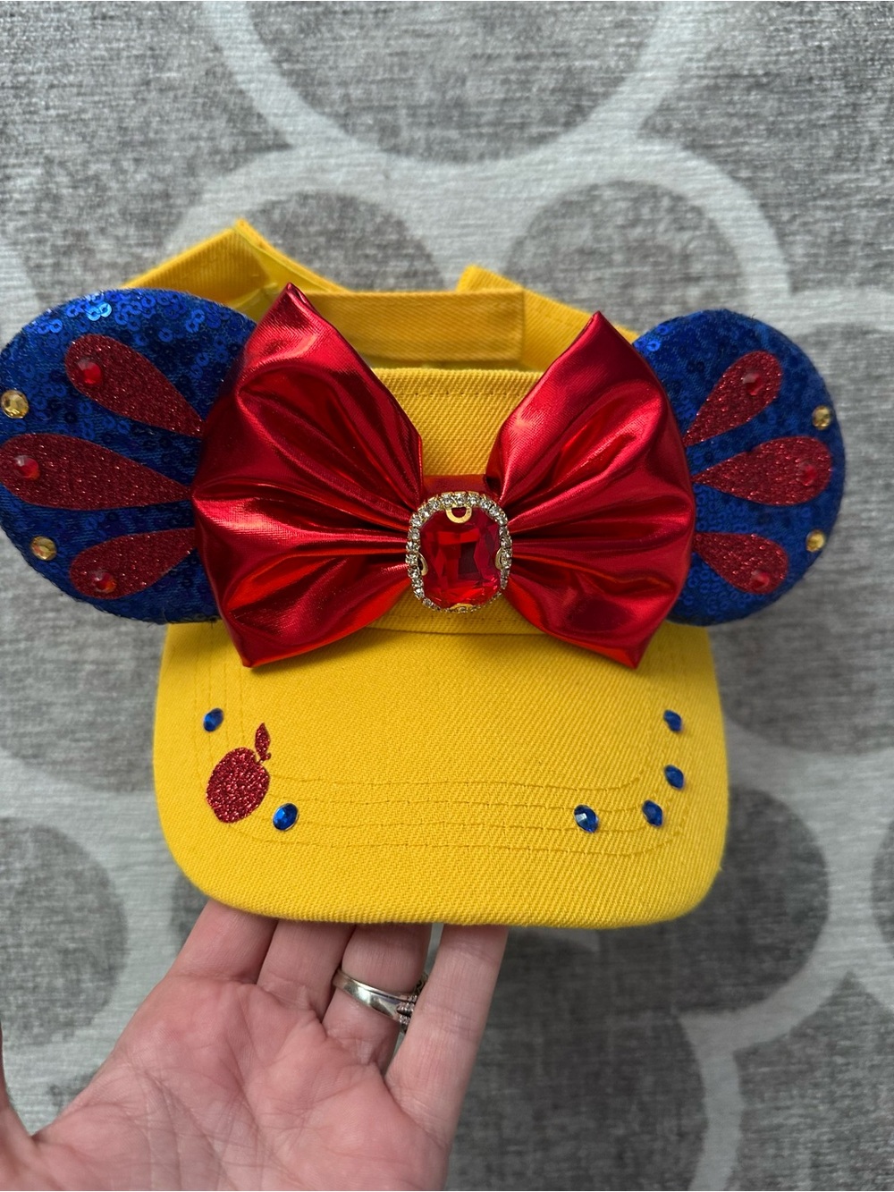 Disney Snow White Minnie Ears visor